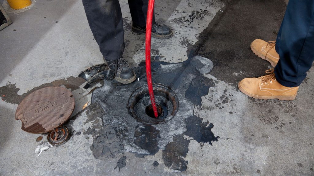 What is hot water hydro jetting